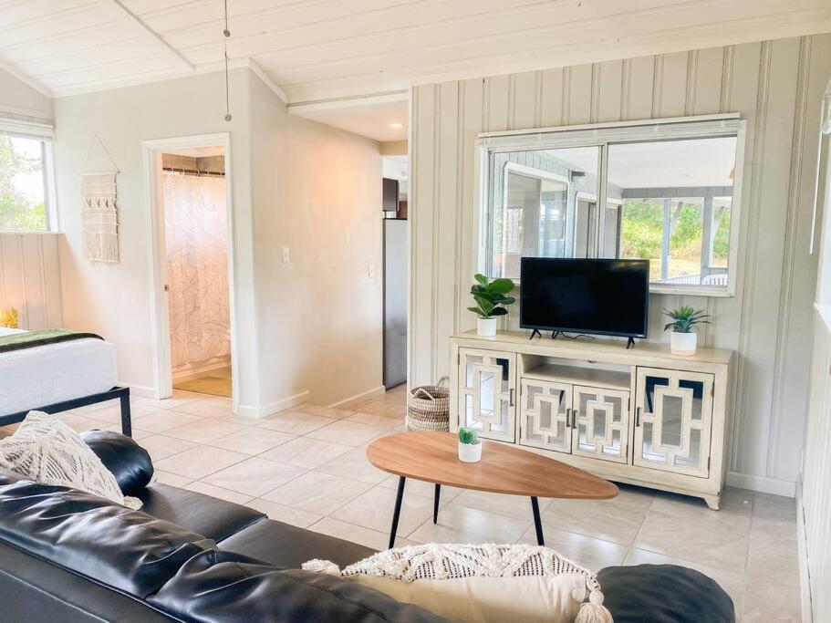 Keaau Monstera Bungalow, Spacious, King Bed, Big Kitchen מראה חיצוני תמונה