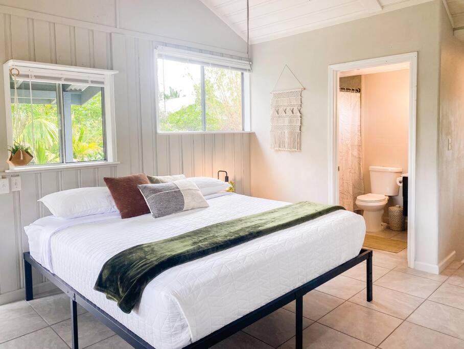 Keaau Monstera Bungalow, Spacious, King Bed, Big Kitchen מראה חיצוני תמונה