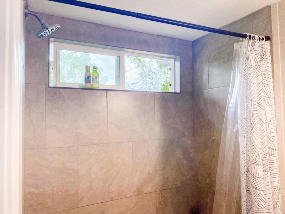 Keaau Monstera Bungalow, Spacious, King Bed, Big Kitchen מראה חיצוני תמונה